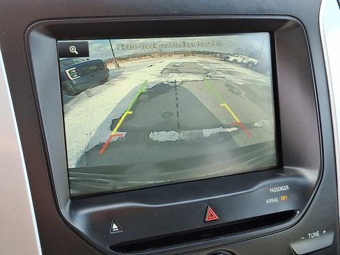 Used 2015 Ford Explorer XLT w/ Equipment Group 202B image 19