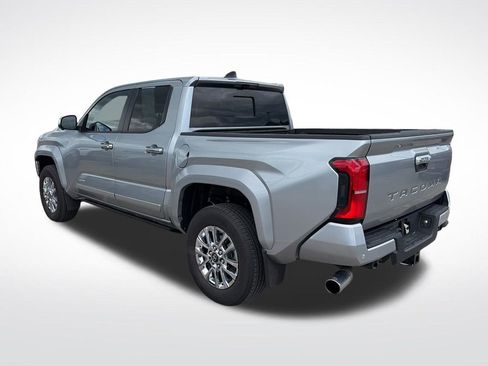 Used 2025 Toyota Tacoma Limited AWD/4WD image 5