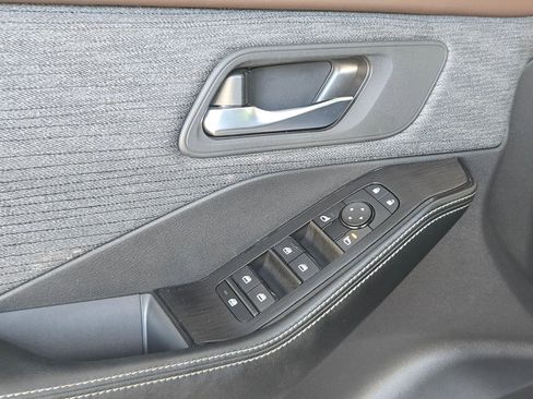 Used 2023 Nissan Rogue SV image 12