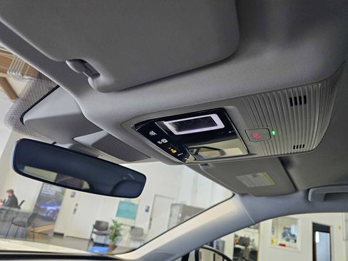 New 2026 Volkswagen Tiguan SE image 31