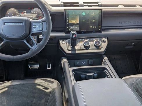 Used 2023 Land Rover Defender 110 V8 AWD/4WD image 18