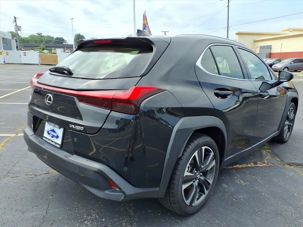 Used 2021 Lexus UX 200 w/ Accessory Package (Z1) FWD image 7