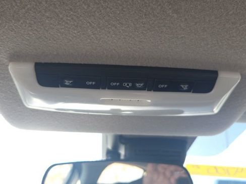 Used 2021 Nissan Versa SV image 25