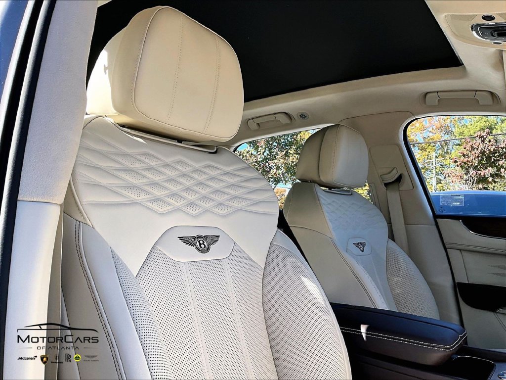 Used 2025 Bentley Bentayga AWD/4WD image 27