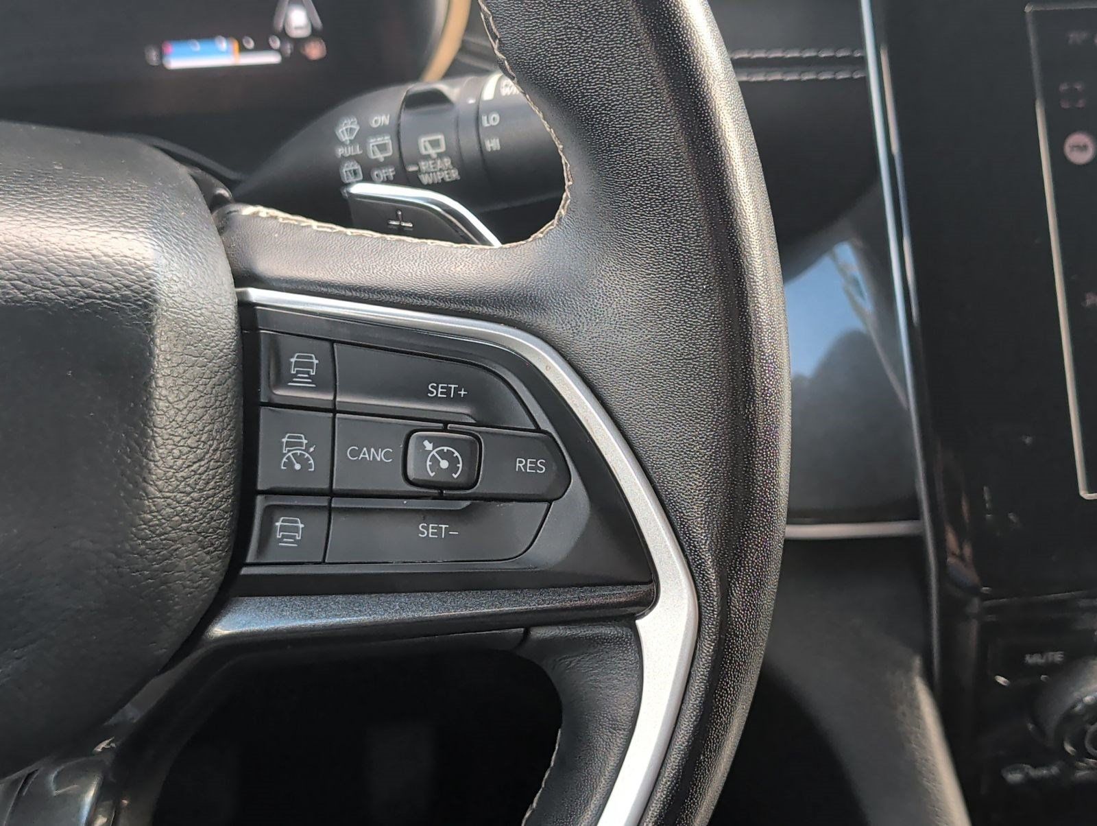 Used 2022 Jeep Grand Cherokee L Laredo RWD image 15