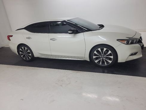 Used 2016 Nissan Maxima SR FWD image 11
