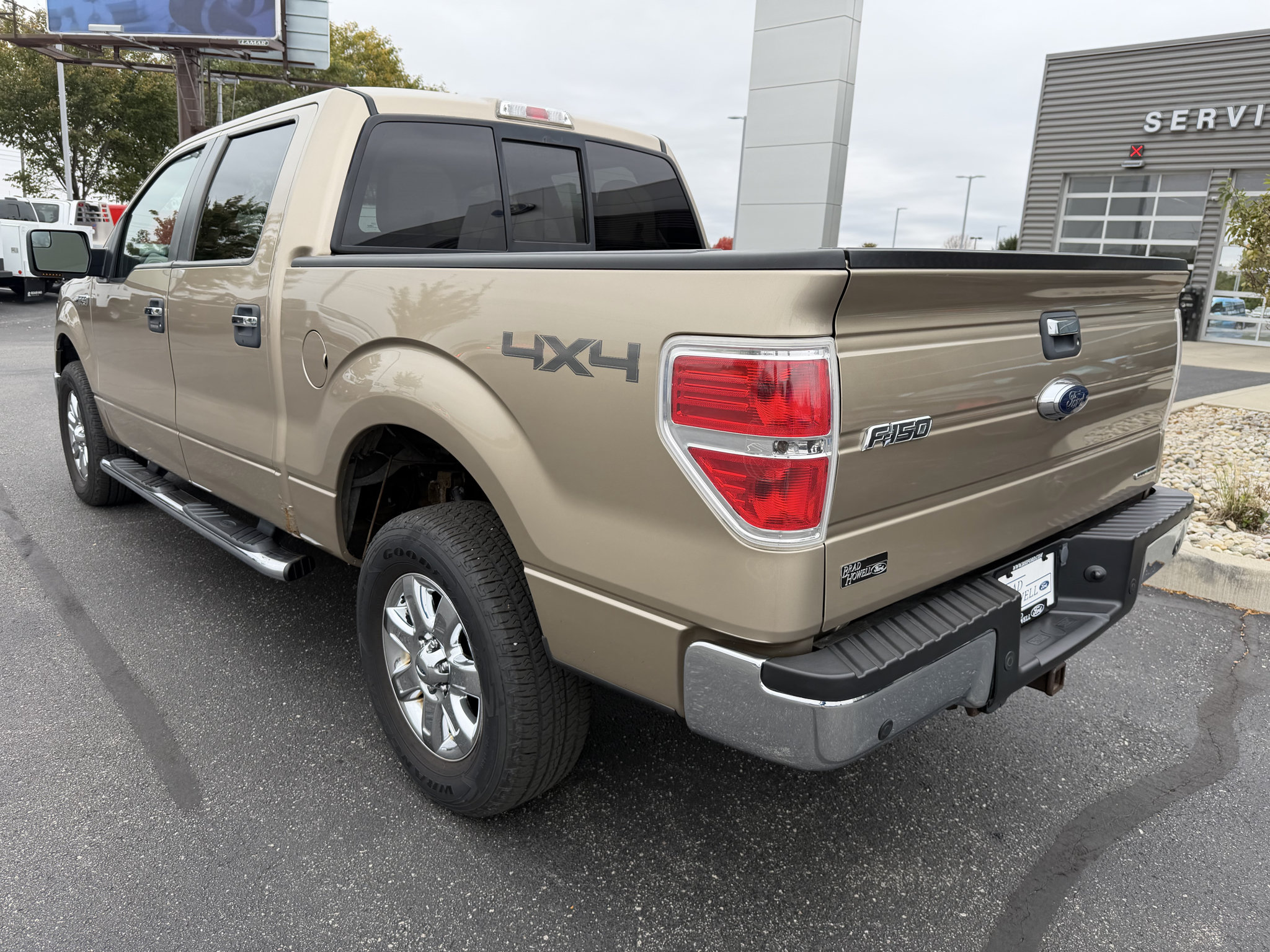 Used 2014 Ford F150 XLT w/ Equipment Group 302A Luxury AWD/4WD image 8