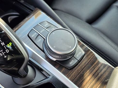 Used 2020 BMW 530e w/ Premium Package image 33