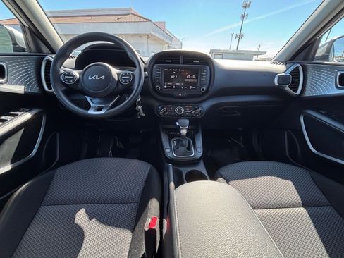 Used 2025 Kia Soul LX w/ LX Technology Package FWD image 32