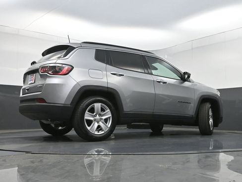Used 2022 Jeep Compass Latitude FWD image 29