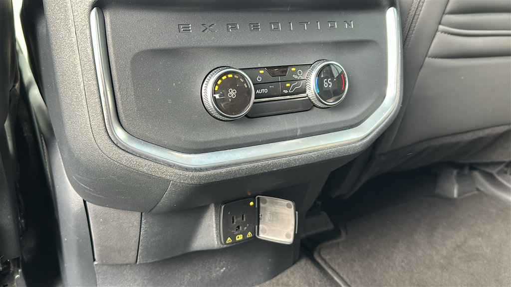 Used 2025 Ford Expedition Active AWD/4WD image 27
