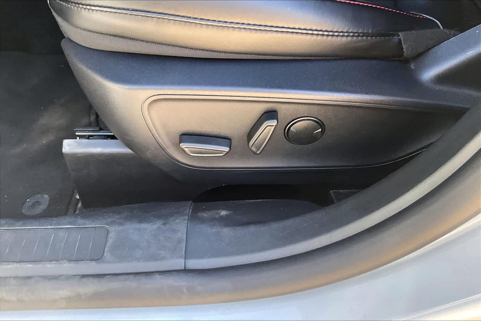 Used 2025 Ford Escape ST-Line FWD image 31