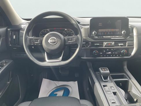 Used 2025 Nissan Pathfinder S FWD image 19