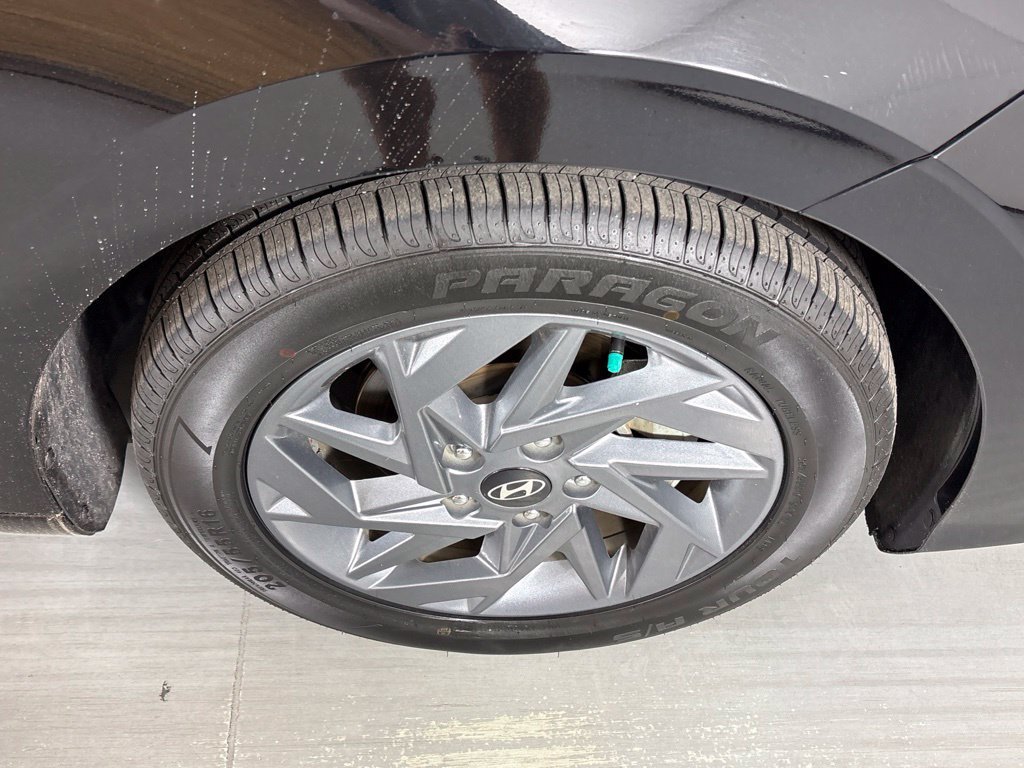 Used 2024 Hyundai Elantra SEL FWD image 11