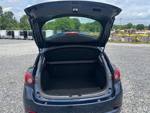 Used 2018 MAZDA MAZDA3 Touring FWD image 13