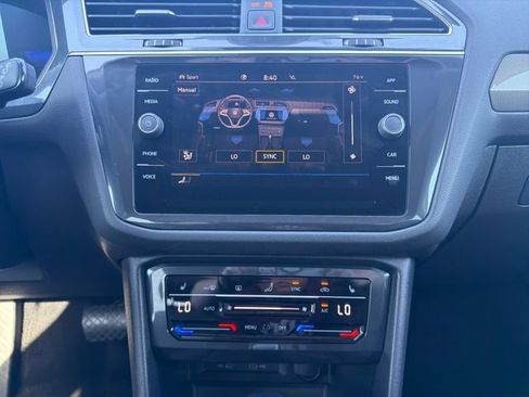 Used 2022 Volkswagen Tiguan SE AWD/4WD image 36
