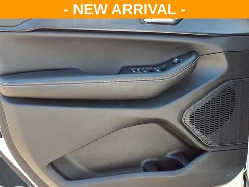 Used 2024 Jeep Grand Cherokee L Altitude AWD/4WD image 16