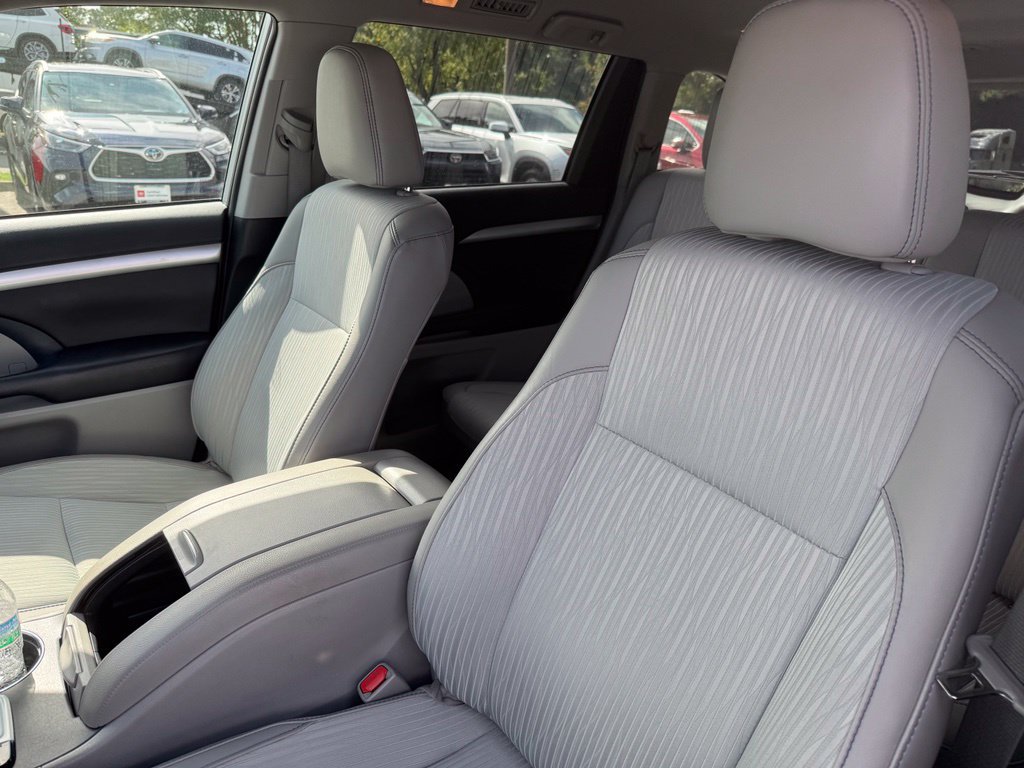 Certified 2019 Toyota Highlander Plus AWD/4WD image 12