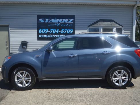 Used 2011 Chevrolet Equinox LT w/ Driver Convenience Package FWD image 2
