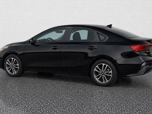 Used 2023 Kia Forte LXS FWD image 2