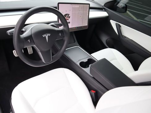 Used 2021 Tesla Model Y Performance image 9