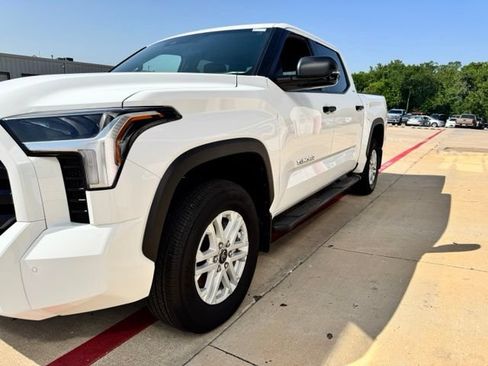 Used 2026 Toyota Tundra SR5 w/ SR5 Convenience Package AWD/4WD image 12