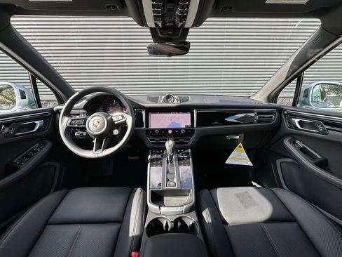 Used 2026 Porsche Macan AWD/4WD image 6