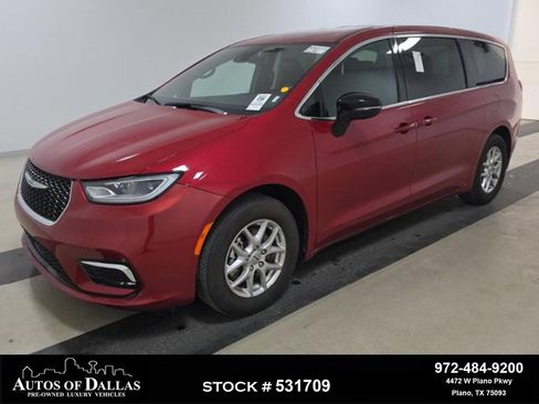 Used 2025 Chrysler Pacifica Select FWD image 1