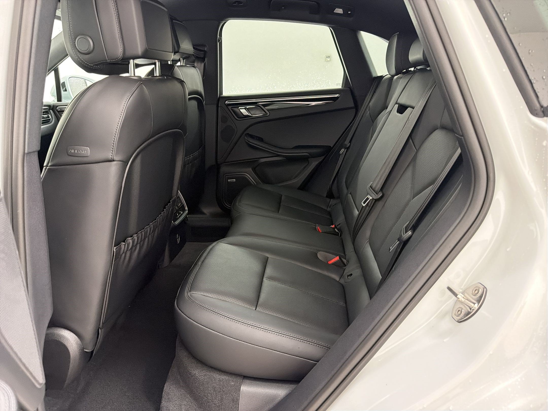 Used 2026 Porsche Macan AWD/4WD image 14