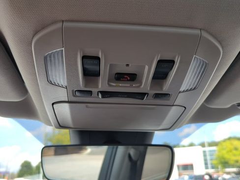 Used 2025 Toyota Highlander XLE AWD/4WD image 20