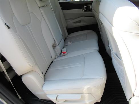 Used 2025 Kia Sorento S w/ Panoramic Sunroof Package image 28