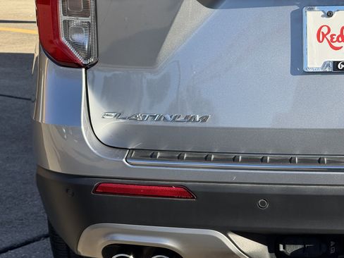 Certified 2022 Ford Explorer Platinum w/ Equipment Group 601A image 7