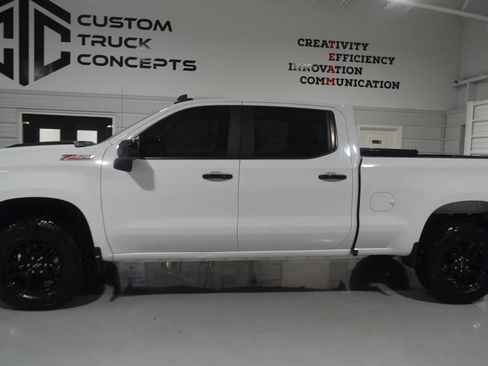 Used 2023 Chevrolet Silverado 1500 LT Trail Boss w/ Convenience Package II image 4