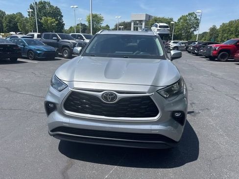 Used 2023 Toyota Highlander XLE FWD image 10