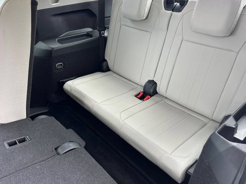 Used 2023 Volkswagen Tiguan SE FWD image 15