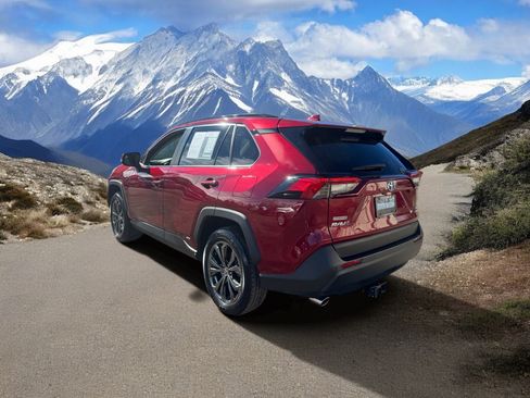 Used 2023 Toyota RAV4 XLE Premium image 3