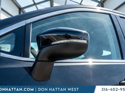 Used 2023 Chrysler Pacifica Touring-L FWD image 29
