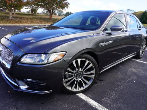 Used 2017 Lincoln Continental Select image 5