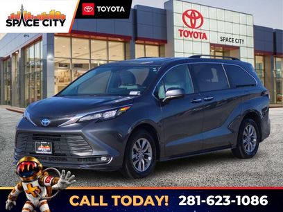Used 2025 Toyota Sienna XLE