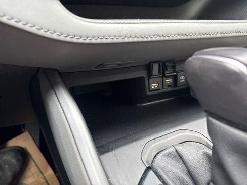 Used 2021 Toyota Highlander XLE AWD/4WD image 23