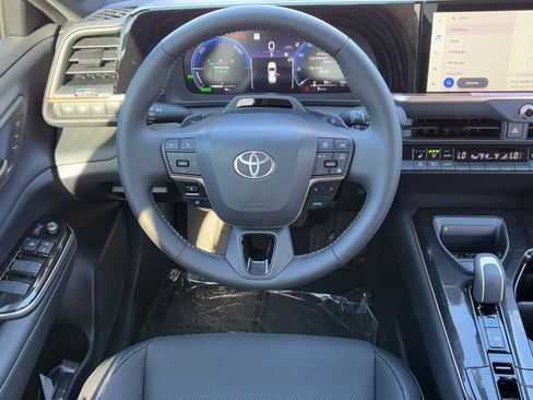 Used 2026 Toyota Crown Signia w/ Advanced Technology Package image 15