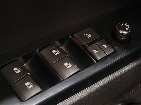Used 2019 Toyota Camry XSE FWD image 27