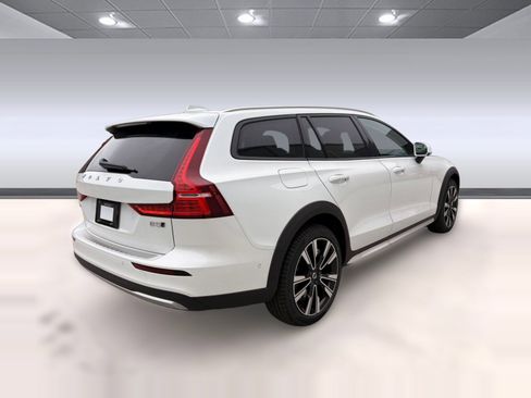New 2026 Volvo V60 B5 Cross Country Ultra w/ Climate Package image 9