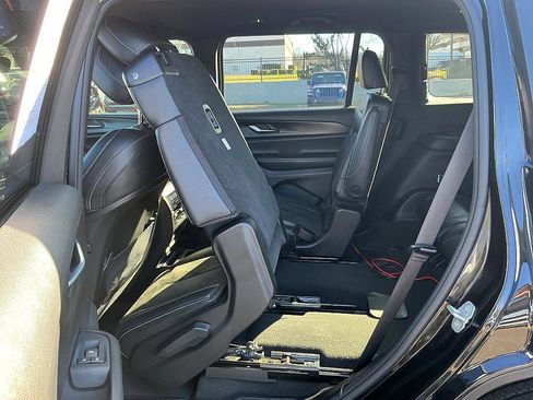 Used 2023 Jeep Grand Cherokee L Altitude image 25