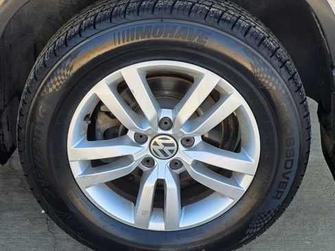 Used 2013 Volkswagen Tiguan S image 29