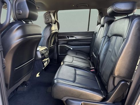 Used 2024 Jeep Wagoneer L Series II w/ Flexible Seating Group image 28