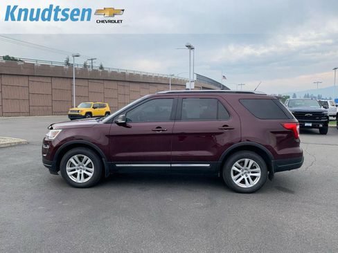 Used 2019 Ford Explorer XLT w/ Equipment Group 202A AWD/4WD image 4