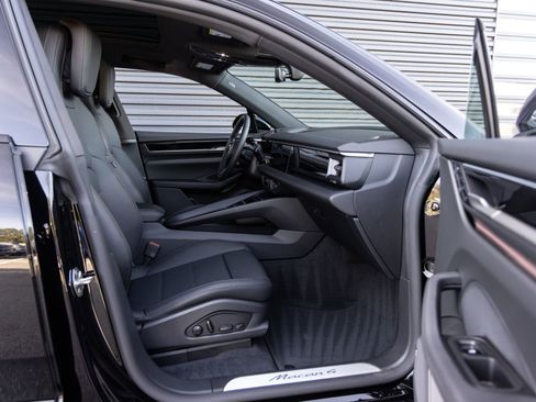 New 2026 Porsche Macan 4 Electric image 31