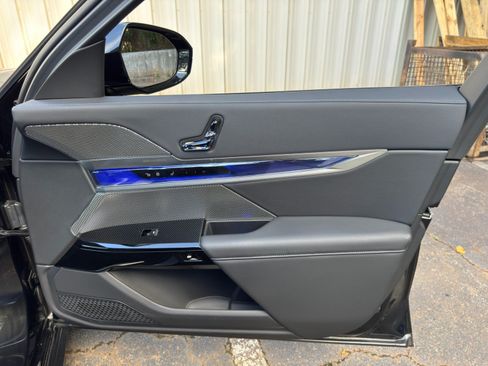 Used 2025 BMW 740i w/ Premium Package RWD image 55