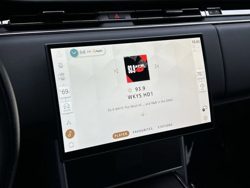 Used 2025 Land Rover Range Rover Autobiography image 16